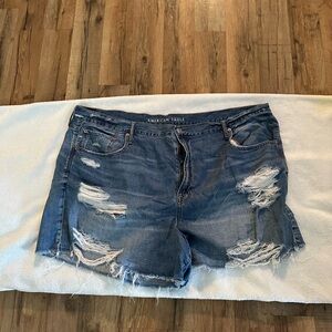 SOLD !!! American Eagle shorts size 24